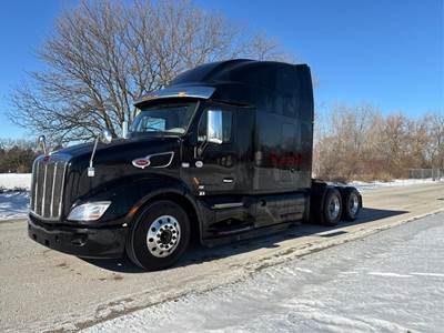 Peterbilt 579 Sleeper Semi Truck - 80" Raised Roof Sleeper, Paccar 485HP, Automatic
