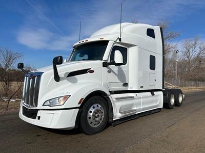 Peterbilt 579 Sleeper Semi Truck - 80" Raised Roof Sleeper, Cummins 450HP, Automatic