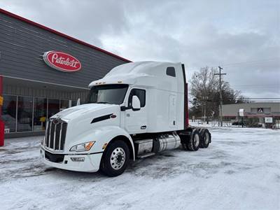 Peterbilt 579 Sleeper Semi Truck - 80" Raised Roof Sleeper, Paccar 455HP, Automatic