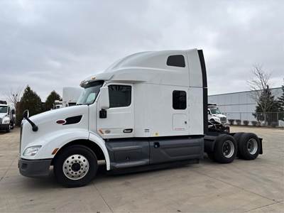 Peterbilt 579 Sleeper Semi Truck - 80" Raised Roof Sleeper, Paccar 455HP, Automatic