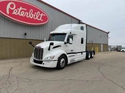 Peterbilt 579 Sleeper Semi Truck - 80" Raised Roof Sleeper, Cummins 450HP, Automatic