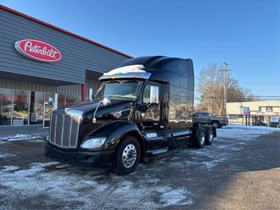 Peterbilt 579 Sleeper Semi Truck - 80" Raised Roof Sleeper, Paccar 485HP, Automatic