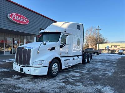 Peterbilt 579 Sleeper Semi Truck - 80" Raised Roof Sleeper, Cummins 450HP, Automatic