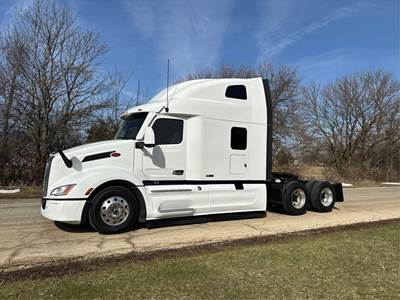 Peterbilt 579 Sleeper Semi Truck - 80" Raised Roof Sleeper, Cummins 450HP, Automatic