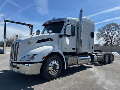 Peterbilt 579 Sleeper Semi Truck - 80" Mid Roof Sleeper, Paccar 455HP, Automatic