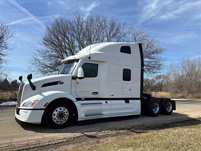 Peterbilt 579 Sleeper Semi Truck - 80" Raised Roof Sleeper, Cummins 450HP, Automatic