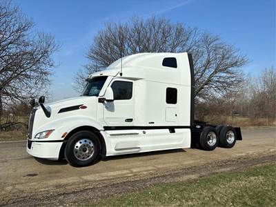 Peterbilt 579 Sleeper Semi Truck - 80" Raised Roof Sleeper, Cummins 450HP, Automatic