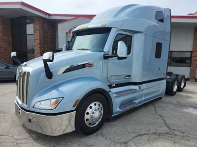 Peterbilt 579 Sleeper Semi Truck - 80" Raised Roof Sleeper, Paccar 455HP, Manual