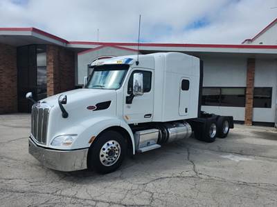 Peterbilt 579 Sleeper Semi Truck - 72" Raised Roof Sleeper, Paccar 485HP, Automatic