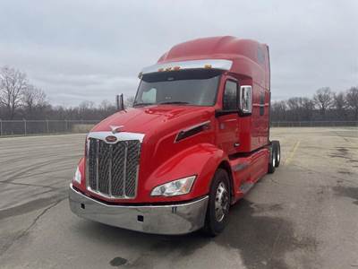 Peterbilt 579 Sleeper Semi Truck - Paccar 380HP