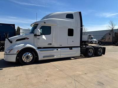 Peterbilt 579 Sleeper Semi Truck - 80" Raised Roof Sleeper, Cummins 450HP, Automatic