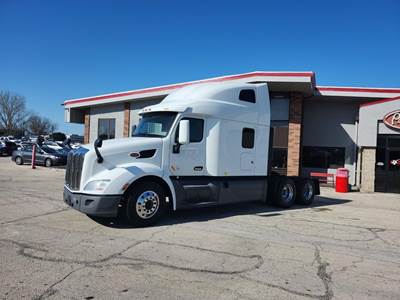 Peterbilt 579 Sleeper Semi Truck - 80" Raised Roof Sleeper, Cummins 450HP, Automatic