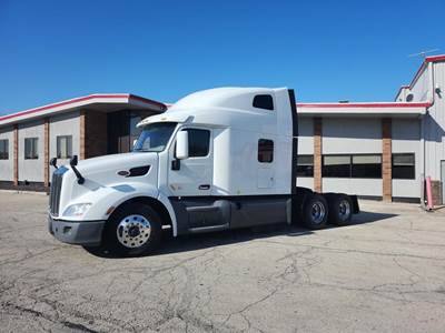 Peterbilt 579 Sleeper Semi Truck - 80" Raised Roof Sleeper, Cummins 450HP, Automatic