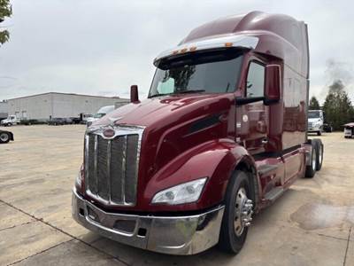 Peterbilt 579 Sleeper Semi Truck - 80" Raised Roof Sleeper, Paccar 485HP, 13 Speed Manual