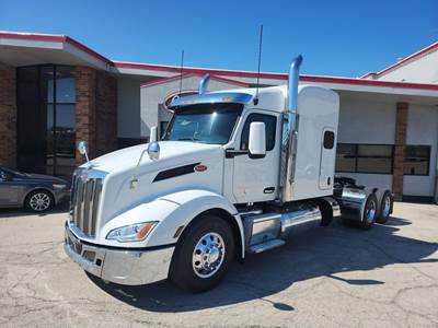 Peterbilt 579 Sleeper Semi Truck - 80" Mid Roof Sleeper, Paccar 455HP, Automatic