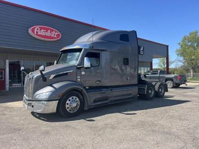 Peterbilt 579 Sleeper Semi Truck - Raised Roof Sleeper, Paccar 455HP, 12 Speed Automatic