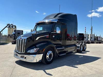 Peterbilt 579 Sleeper Semi Truck - Raised Roof Sleeper, Paccar 455HP, 12 Speed Automatic