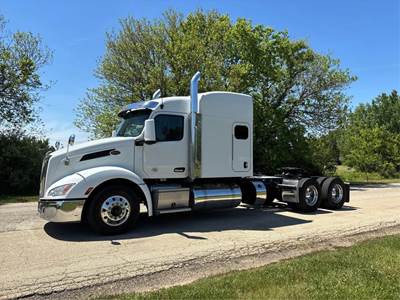 Peterbilt 579 Sleeper Semi Truck - 80" Mid Roof Sleeper, Paccar 455HP, Automatic