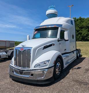 Peterbilt 579 Sleeper Semi Truck - 80" Ultraloft, Cummins 500HP, 12 Spd Speed