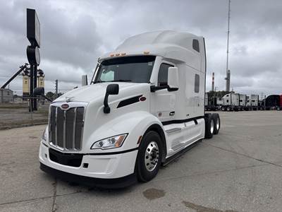 Peterbilt 579 Sleeper Semi Truck - 80" Ultraloft, Paccar 455HP, 12 Spd Speed