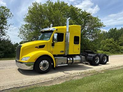 Peterbilt 579 Sleeper Semi Truck - Paccar 510HP, 13 Speed Manual