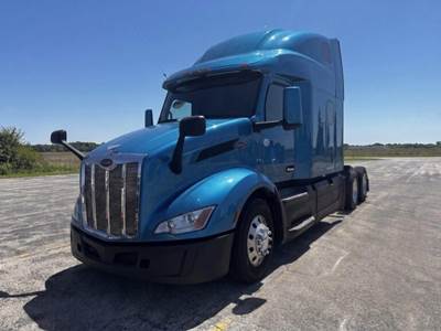 Peterbilt 579 Sleeper Semi Truck - 80" Raised Roof Sleeper, Paccar 455HP, 12 Speed Automatic