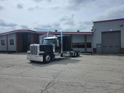 Peterbilt 589 Sleeper Semi Truck - 80" Raised Roof Sleeper, Cummins 565HP, Manual