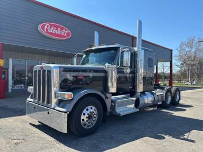 Peterbilt 589 Sleeper Semi Truck - Cummins 565HP, Manual