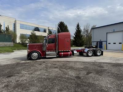 Peterbilt 589 Sleeper Semi Truck - 72" Mid Roof Sleeper, Cummins 565HP, 18 Spd Speed
