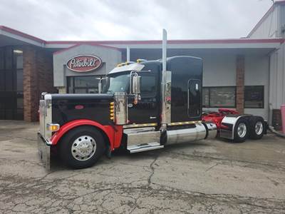 Peterbilt 589 Sleeper Semi Truck - Cummins 565HP, 18 Speed Manual