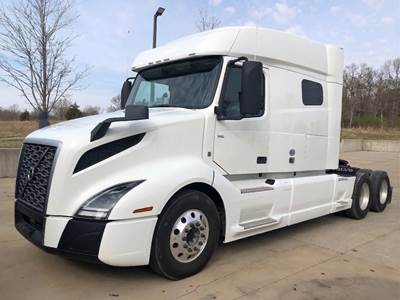 Volvo VNL64T740 Sleeper Semi Truck - 70" Mid Roof Sleeper, D13 455HP, Automatic