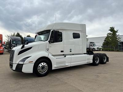 Volvo VNL64T740 Sleeper Semi Truck - 70" Mid Roof Sleeper, D13 455HP, Automatic