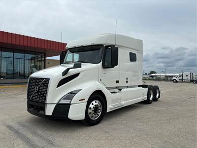 Volvo VNL64T740 Sleeper Semi Truck - 70" Mid Roof Sleeper, D13 455HP, Automatic