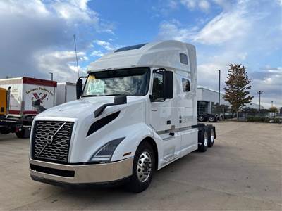 Volvo VNL64T760 Sleeper Semi Truck - 70" Raised Roof Sleeper, D13 455HP, Automatic