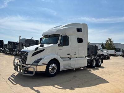 Volvo VNL64T760 Sleeper Semi Truck - 70" Raised Roof Sleeper, D13 455HP, Automatic