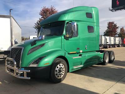 Volvo VNL64T760 Sleeper Semi Truck - 70" Raised Roof Sleeper, D13 455HP, Automatic