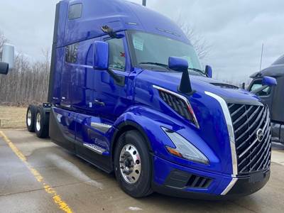 Volvo VNL64T860 Sleeper Semi Truck - 74" Mid Roof Sleeper, 455HP, 12 Spd Speed
