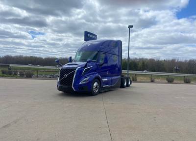 Volvo VNL64T860 Sleeper Semi Truck - 74" Mid Roof Sleeper, 455HP, 12 Spd Speed