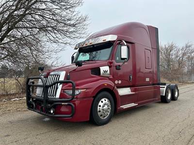 Western Star 5700XE Sleeper Semi Truck - 76" Raised Roof Sleeper, Detroit 505HP, Automatic