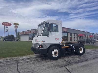 Ottawa T2 Yard Spotter Truck - Cummins, 200HP, Automatic