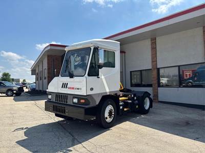 Ottawa T2 Yard Spotter Truck - Cummins, 200HP, Automatic
