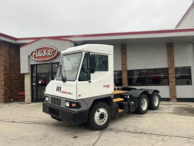 Ottawa T2 Yard Spotter Truck