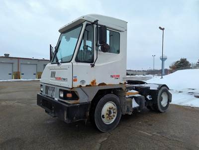 Ottawa T2 Yard Spotter Truck - Cummins, 200HP, Automatic