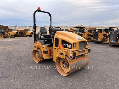 Caterpillar CB2.7 Smooth Drum Roller Compactor