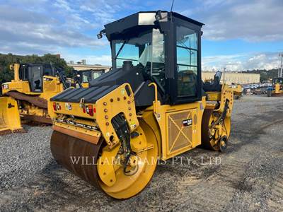 Caterpillar CD54B Smooth Drum Roller Compactor