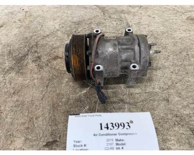 Paccar F69-1018 A/C Compressor for a Peterbilt 579