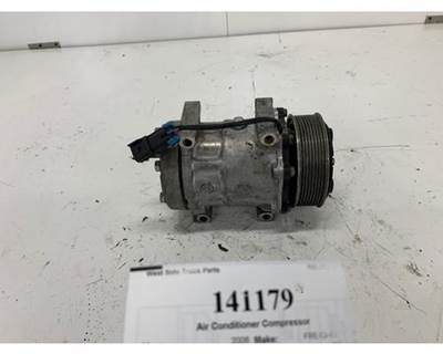 Sanden U4417 A/C Compressor for a Freightliner M2 106