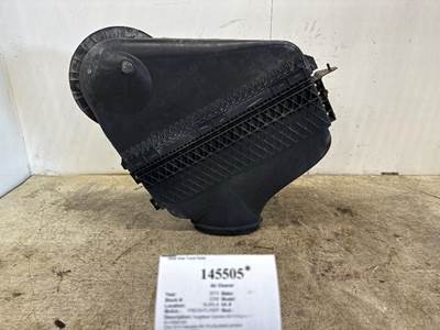 Freightliner 03-33648-003 Air Cleaner / Air Filter Housing for a Freightliner CASCADIA