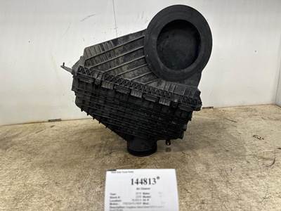 Freightliner 03-42776-000 Air Cleaner / Air Filter Housing for a Freightliner CASCADIA 126