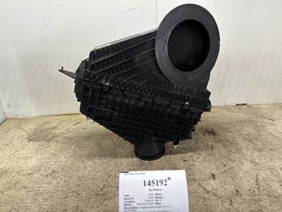 Freightliner 03-42776-000 Air Cleaner / Air Filter Housing for a Freightliner CASCADIA 126